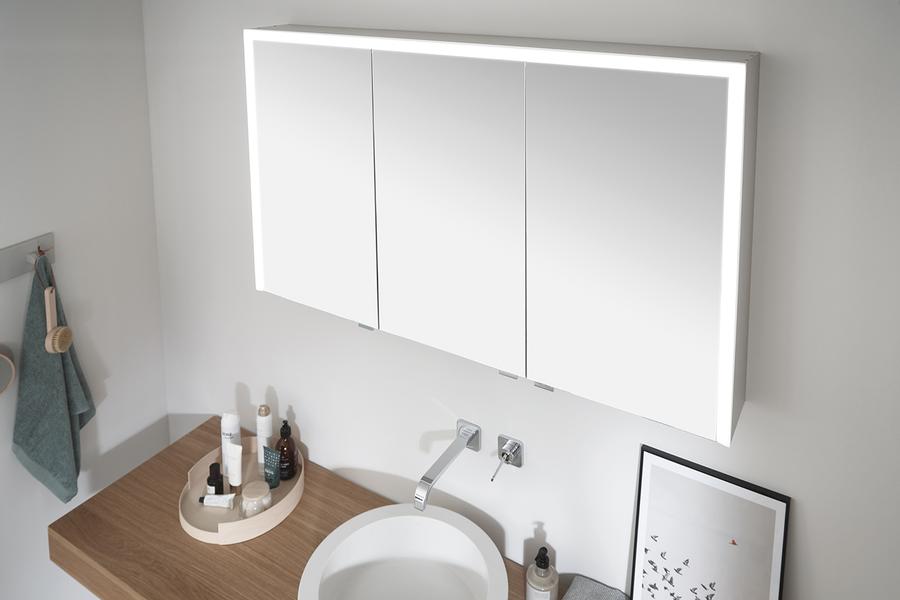 Artikelbild 2 des Artikels „Elegant Line 2.0 WLA, 3-türig, Alu matt 950 x 725 mm, Rückwand Spiegel, Aufputz “